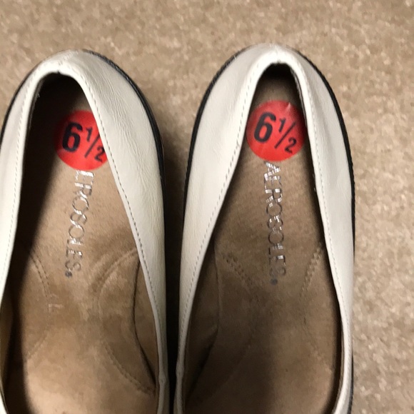 “NWOT” AEROSOLE TWO TONE COLORED WEDGE HEELS 6 1/2 - Picture 5 of 6